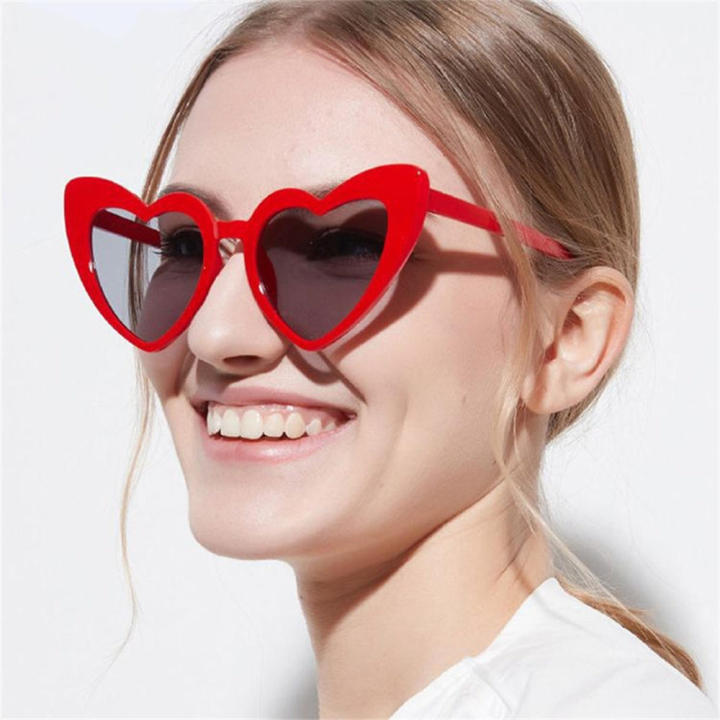 Plastic Heart-shaped sunglasses Lightweight Heart design Women's sunglasses Love heart sunglasses for Summer beach glasses Outdoor activities Fashion enthusiasts Casual wear Party or event accessory