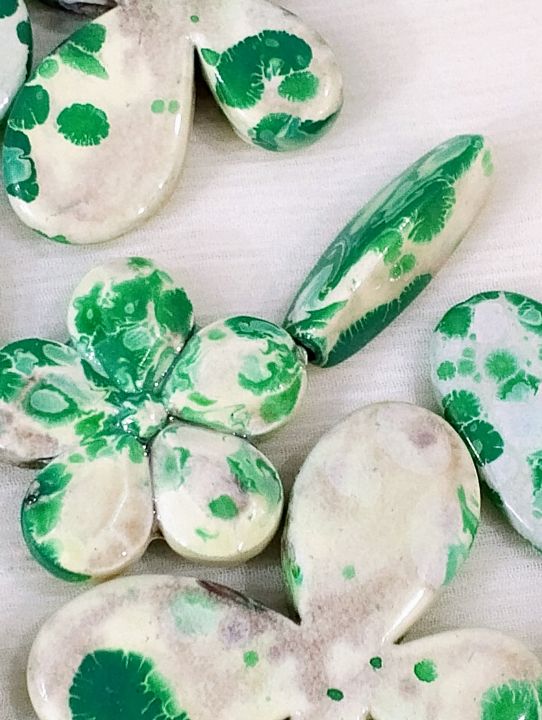 16%20%E2%80%93%2020pcs%20/%2043%20%E2%80%93%2047gms%20Marbled%20Green%20and%20White%20Mix%20Aesthetic%20Beads%20for%20Crafting%20%E2%80%93%20Unique%20Shapes%20for%20DIY%20Jewelry%20and%20Accessories%20-%20Image%205