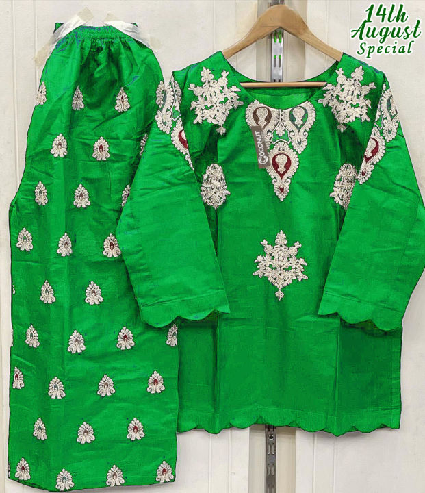14th%20August%20Dress%20For%20Women%20-%20Embroidered%20Kurti%20with%20Trouser%202-Piece%20Suit%20For%20Women%20Independence%20Day%20Dress%20-%20Image%202