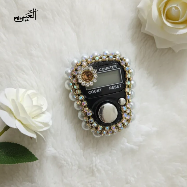Fancy%20Crystal%20Tasbeeh%20Digital%20Counter%20Ramadan%20Kreem%20Offer%20-%20Black%20%7C%20Adjustable%20Finger%20Ring%20Tally%20Counter%20for%20Women%20-%20Image%203