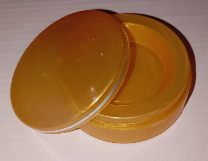 18%20Grams%20Pack%20of%208%20Skin%20Jars%20are%20Ideal%20for%20storing%20and%20Carrying%20your%20Favorite%20Creams%20and%20Cosmetics%20-%20Image%204