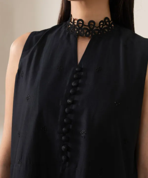 Sapphire%20Unstitched%20-%203%20Piece%20-%20Embroidered%20Textured%20Lawn%20Suit%20-%20Image%206
