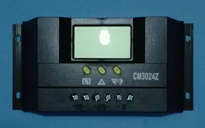 Solar%20Charge%20Controller%2030%20Amp%20-%2012%20/%2024%20volt%20CM3024%20-%20Image%202