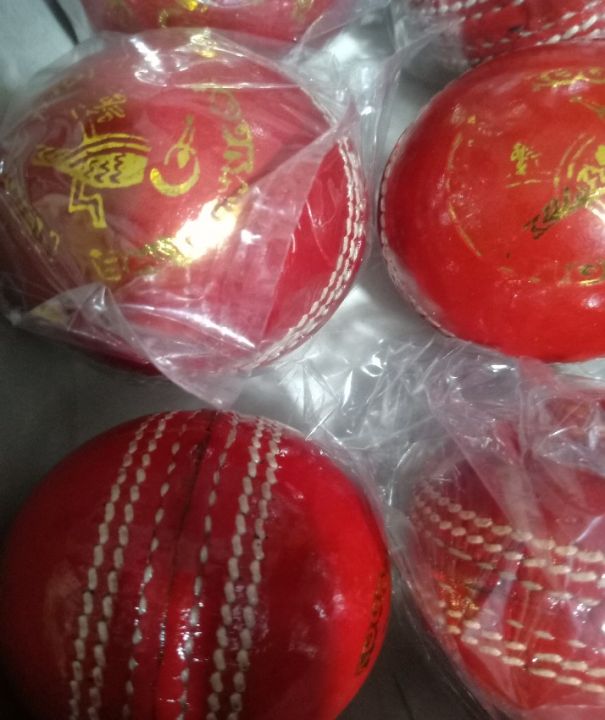 Pack%20of%206%20Hard%20Ball%20For%20Cricket%20-%20Hardball%20Red%20Weight%20156%20Grams%20more%20than%2025%20over%20guarantee%20-%20Image%204