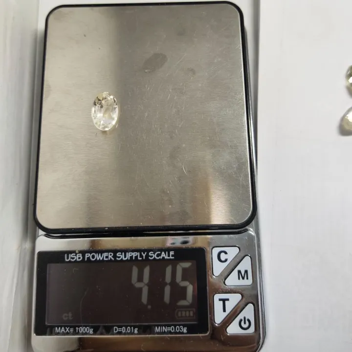 Original%20&%20Natural%20White%20Topaz%20(White%20Pukhraj)%20Gemstone%204.15%20crt%20%C2%B1%201crt%20For%20Ring%20Men,Bracelet,Pendant%20-%20Image%208