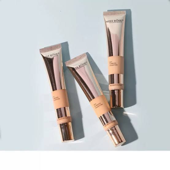 Silk%20Flawless%20Foundation%20%7C%20A%20weightless%20and%20virtually%20invisible%20liquid%20foundation%20that%20creates%20a%20luminous%20-%20Image%202