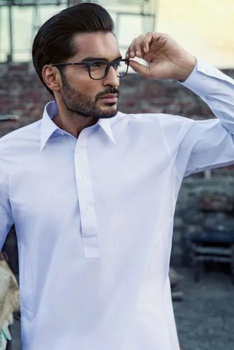 Mughal%20e%20Azam%20Latha%20by%20Sitara%20%7C%20100%25%20Pure%20Latha%20Cotton%20%7C%20Unstitched%20Latha%20Suit%20For%20Men%207%20meter%20%7C%20White%20Latha%20Suit%20by%20AR%20RAHEEM%20FABRICS%20-%20Image%203