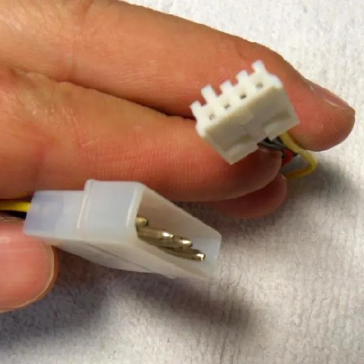 4%20Pin%20Molex%20IDE%20Male%20to%204P%20ATA%20Female%20Power%20Cable%20to%20Floppy%20Drive%20Connector%20-%20Image%206