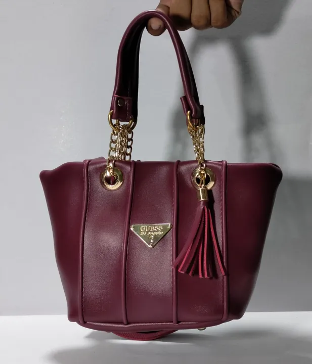 Classic%20Black%20Faux%20Leather%20Handbag%20with%20Gold-Tone%20Chain%20Handle%20and%20Decorative%20Tassel,%20Adjustable%20Shoulder%20Strap,%20for%20Office%20and%20Evening%20Wear%20-%20Image%203