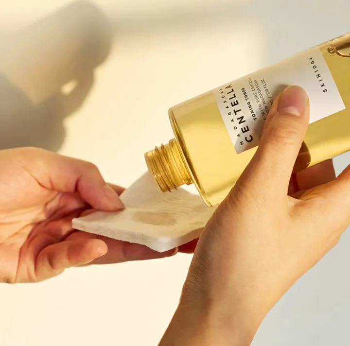 SKIN1004,%20Madagascar%20Centella%20Toning%20Toner,%207.10%20fl%20oz%20(210%20ml)%20-%20Image%205