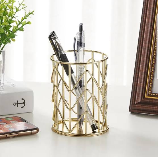 Pen Holder Square or Round Metal Mesh Pen Pencil Holder Durable Pen Organizer Pens/Pencils/Markers Supplies Pen Cup for School Office, Shop or Home use