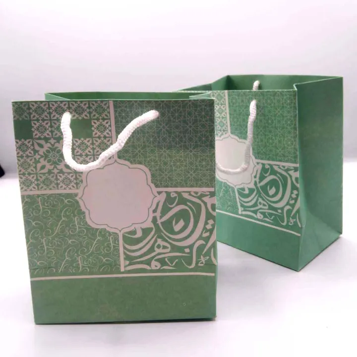 Paper%20Bags%20Small%20Product%20Packing%20Gift%20items%20Umrah%20Gift%20packing%20Hajj%20Mubarak%20Tasbi%20Topi%20Zamzam%20Packing%20Birthday%20gift%20Wedding%20Gift%20Congratulations%20Friendship%20Gift%20Packing%20bags%20-%20Image%206