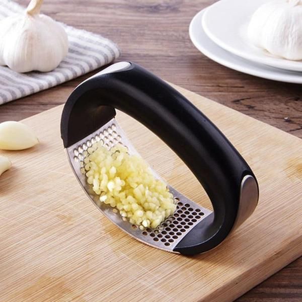 Garlic%20Press%20Rocker-%20garlic%20press%20crusher-%20garlic%20presser%20steel-%20garlic%20press%20cutter-%20Garlic%20Press%20Masher%20Manual%20Ring-%20Garlic%20Press%20Masher-%20Ginger%20Garlic%20Chopper-%20Effortlessly%20Crush%20-%20Image%204