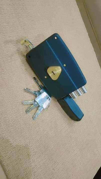 surface-mounted%20rim%20lock%20-%20Image%204