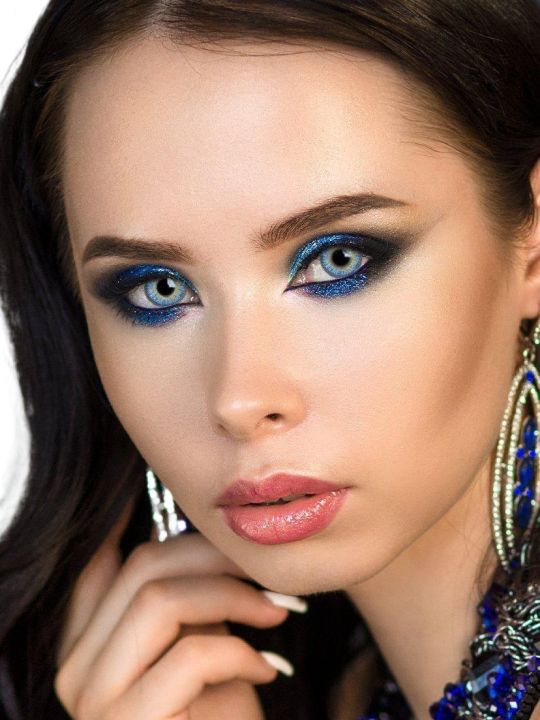 AQUA BLUE COLOUR BEAUTY LENSES FOR GIRLS BOYS FASHIONABLE LENSES