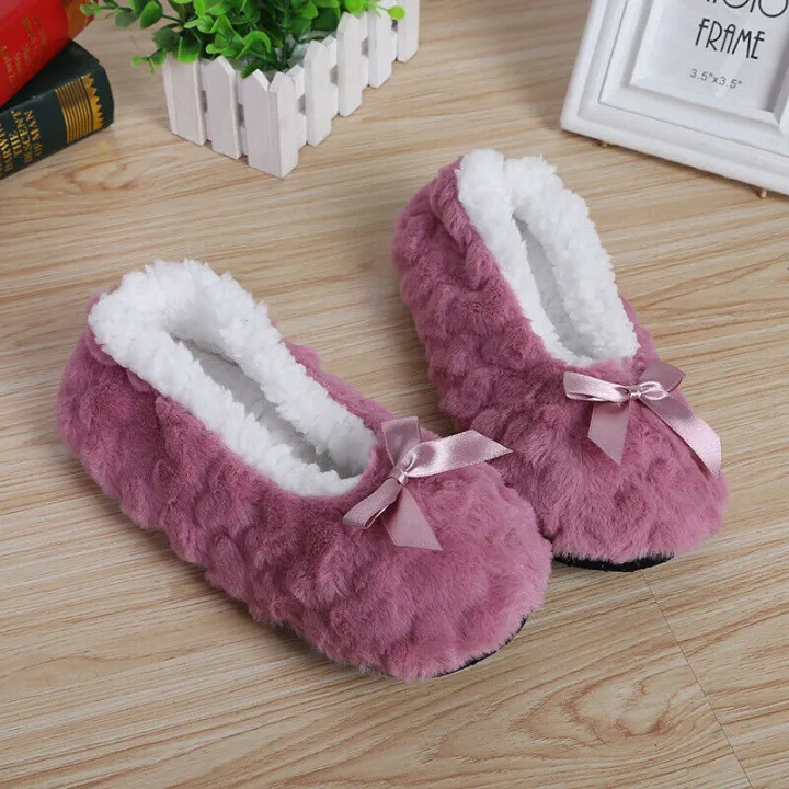 Women's%20Soft%20Plush%20Indoor%20Slippers%20-%20Comfortable%20Winter%20Shoes%20with%20Attractive%20Panda%20Design%20-%20Image%208