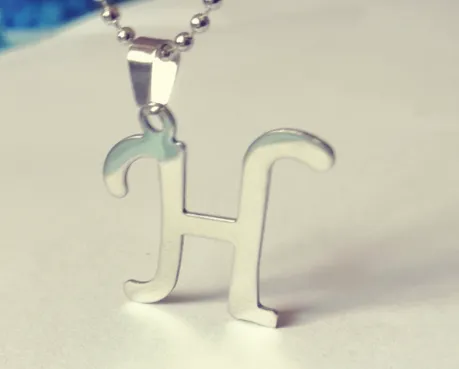 Stylish%20Silver%20And%20Black%20Alphabet%20H%20Locket%20-%20Image%203