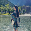 Xu Hongdou with the same Yunnan Lijiang tourism photo ethnic style knitted shawl, women's scarf, cloak and cape. 