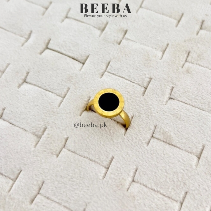 Adjustable%20Clover%20Ring%20%7C%20Roman%20Numeral%20Ring%20%7C%20Anti%20Tarnish%20Ring%20-%20Beeba%20-%20Image%203
