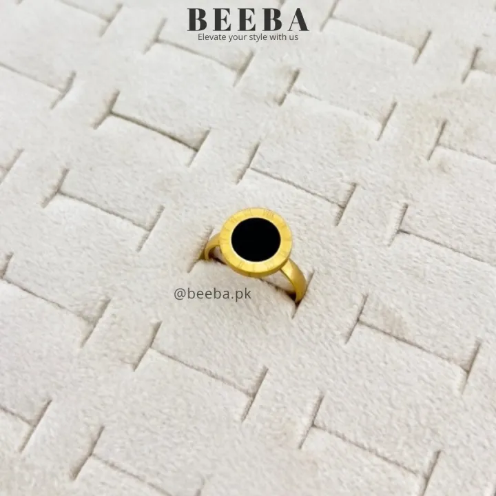 Adjustable%20Clover%20Ring%20%7C%20Roman%20Numeral%20Ring%20%7C%20Anti%20Tarnish%20Ring%20-%20Beeba%20-%20Image%203
