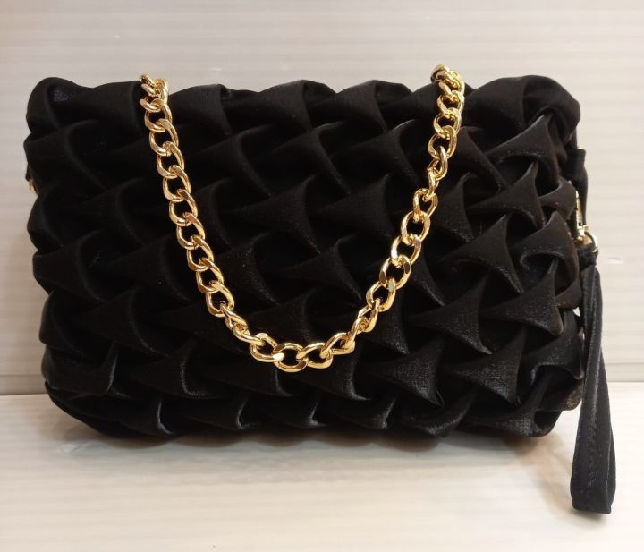 Classic Korean Ladies Handbag With Stylish Golden Chain and Long Strap Shoulder Bag/ Hand Bag For Girls and Women Tote Bag Ladies Handbag