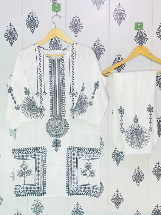 New%20stylish%20collection%203D%20printed%20stitched%202pc%20suit%20for%20girls%20and%20women.%20-%20Image%204