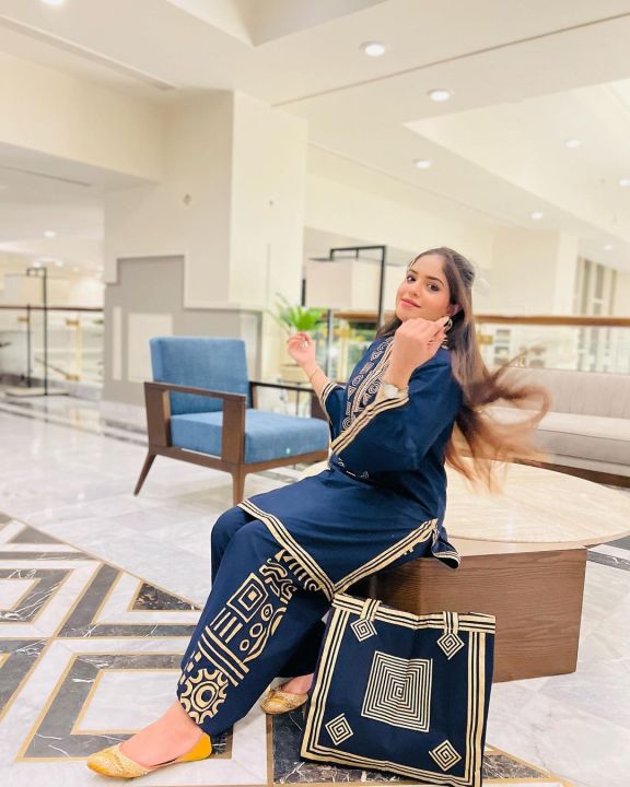 MOST%20DEMANDING%20COLLECTION%20Co-Ords%202Pc%20Set%20With%20HandBag%20-%20Image%207