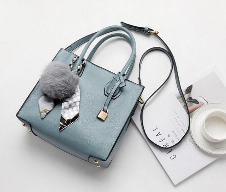 ladies%20handbags%20in%20Pakistan/%20cheap%20online%20women%20bags/%20trendy%20handbags/%20stylish%20tote%20bags/%20shoulder%20handbag%20-%20Image%203