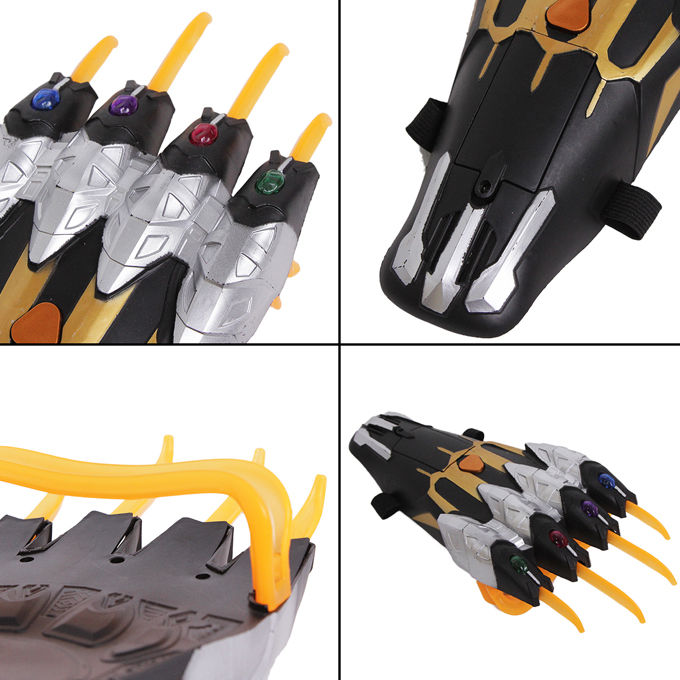 Black%20Panther%20Marvel%20Avengers%20Plastic%20Claw%20With%20Action%20Figure%20-%20Hand%20Contractible%20Pop%20After%20Pressing%20And%20Character%20With%20Light%20Toy%20For%20Kids%20-%20Image%204