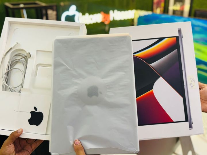 %EF%A3%BF%20MacBook%20Pro%20m1%20(16-inch,%202021)%20Display:%2016%20inches%20-%20Space%20Grey%20-%20Image%205