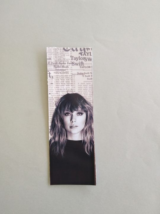 Taylor%20Swift%20Black%20and%20pink%20Bookmarks%20-%20Pack%20of%204%20%20-%2015%20x%205%20cm%20-%20Image%205