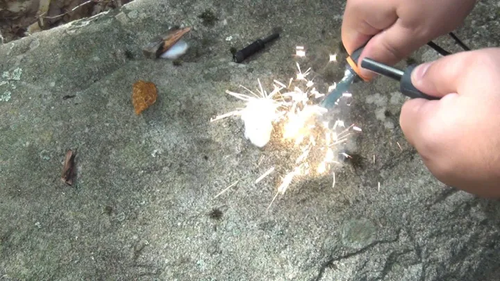 BEAR%20GRYLLS%20FIRE%20STARTER%20-%20Image%205