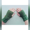 Attractive Strip Style Wool Gloves for Women. 
