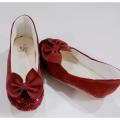 maroon pumpi. 
