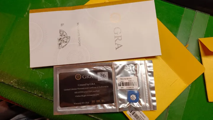 100%25%20Original%20Moissanite%203%20Carat%20D%20Color%20Round%20Brilliant%20Cut%20Moissanite%20Stone%20Beads%2011%20mm%20VVS1%20Excellent%20Cut%20Grade%20Test%20Positive%20Lab%20Diamond%20With%20GRA%20Certificate%20-%20Image%205