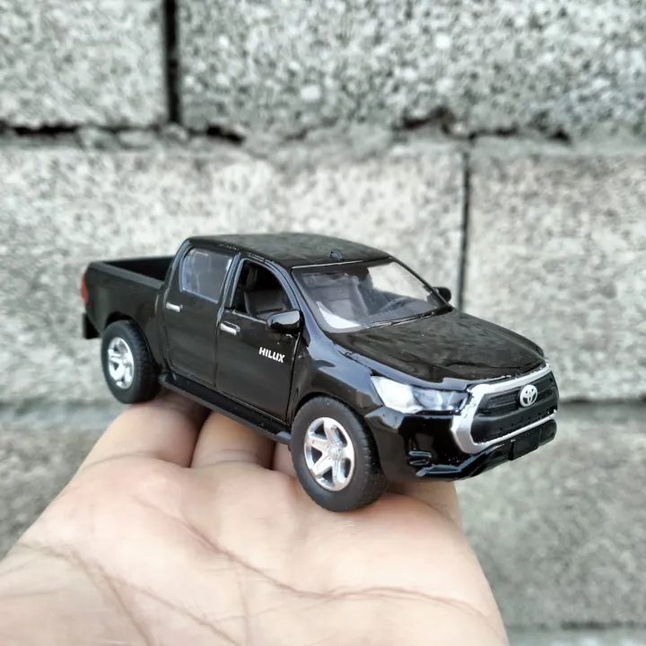 1:36%20Scale%20Toyota%20Revo%20Hilux%20(Vego%20Dala)%20Diecast%20Model%20Car%20(premium%20quality%20diecast%20Model)%20-%20Image%207