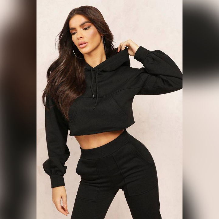 Black%20Cropped%20Hoodie%20With%20Pocket%20-%20Image%202