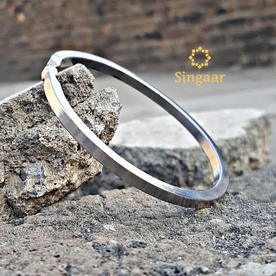 Stunning%20Stainless%20Steel%20Flat%20Plain%20Smooth%20Silver%20Kara%20for%20men%20-%20Order%20Studio%20-%20Image%203