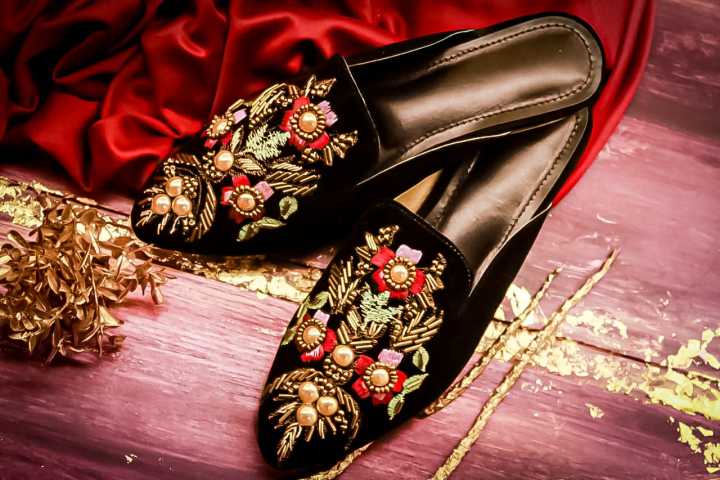 Embroidery%20Flat%20Pumps%20for%20Women%20%E2%80%93%20Multicolor%20Handwork,%20Black%20Velvet%20-%20Image%203
