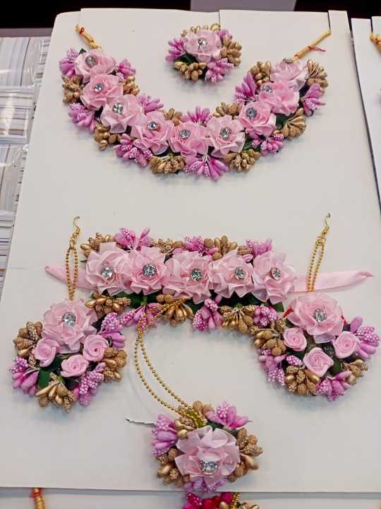 Artificial%20flowers%20Handmade%20Flower%20Jewelry%20Set%20for%20Brides-Choker%20Necklace,%20Bracelet%20with%20Ring,%20Earrings%20&%20Tika.%20Bridal%20jewelry%20set%20indian,%20Bridal%20jewellery%20set%20Mehndi,%20mayon%20flower%20jewelry,%20Mehndi%20accessories,%20Mehndi%20Jewellery%20set%20for%20girls%20for%20Bridals%20-%20Image%208