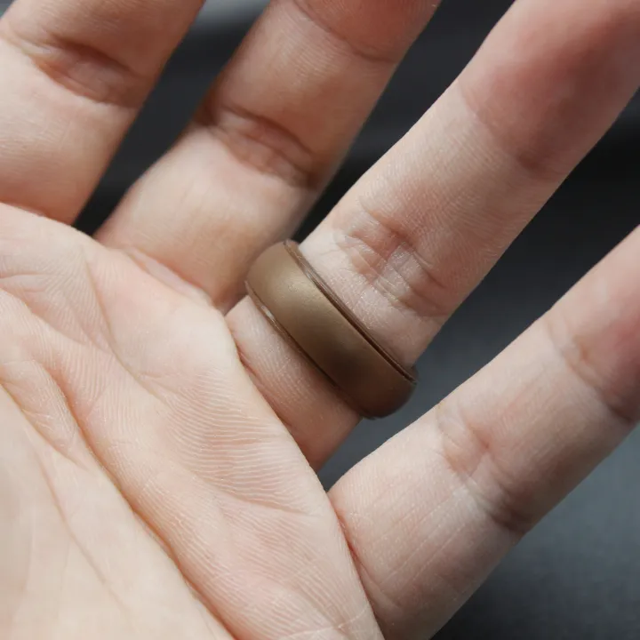 SC%20Wholesale%20Men%20Outdoor%20Sport%20Rings%20Step%20Edge%20Design%20Breathable%20Rubber%20Ring%202023%20Classic%208mm%20Arc%20Silicone%20Wedding%20Rings%20for%20Men%20-%20Image%207