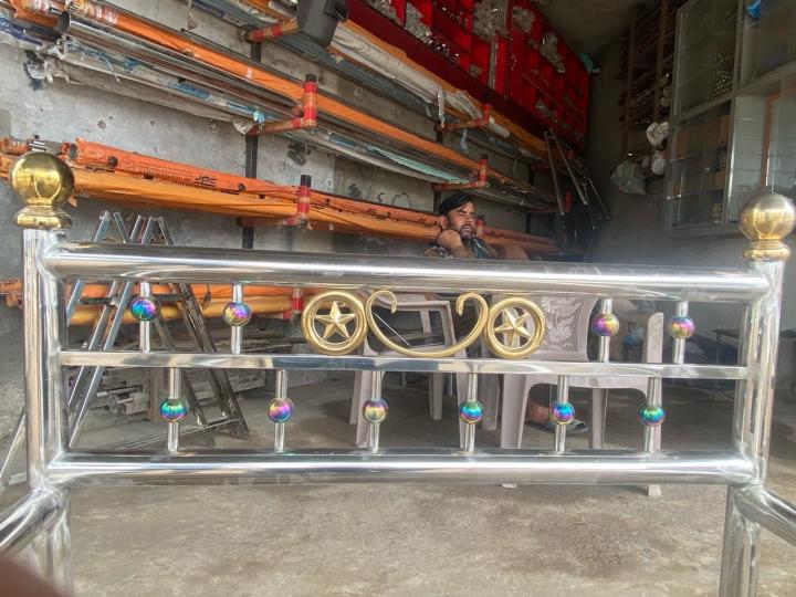 Stainless%20Stell%20Charpai%20-%20Image%202