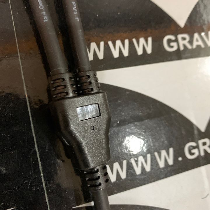 MC4%201Pair%20x%20MCY201%20Connector%20Y%20Branch%20mcy201%20Terminals%202%20Male%201%20Female%20and%202%20Female%201%20Male%20Solar%20Panel%20Cable%20Branch%20Connector%20for%20solar%20Pv%20solar%20system%20-%20Image%2010