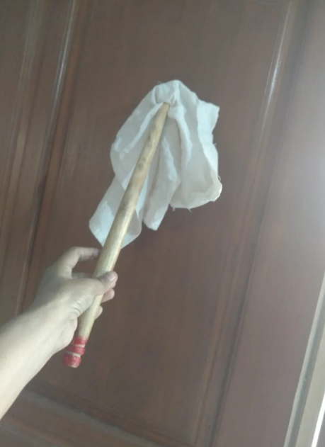 2pcs%2017%20inch%20long%20Wooden%20Jhatki%20stick%20without%20cloth%20for%20use%20cleaning%20window%20/%20%20dusting%20window%20door%20and%20remove%20the%20flying%20bee%20wooden%20stick%20duster%20mosquito%20cleaning%20tool%20-%20Image%202