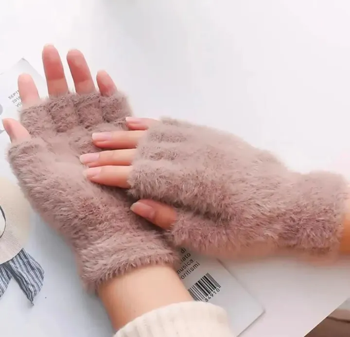 Half%20Finger%20Gloves%20for%20Girls%20-%20Image%204