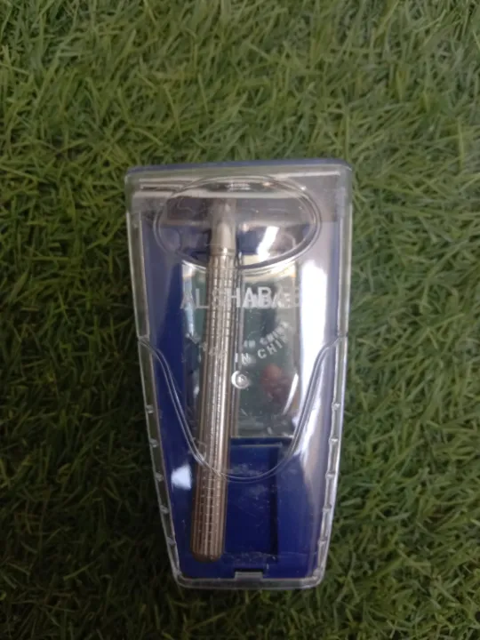 Stainless%20Steel%20Safety%20Classic%20Shaving%20Razor,%20Beard%20-%20Image%202