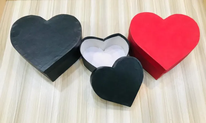 Heart%20Gift%20Box%20/%20Empty%20Heart%20Shape%20Flower%20&%20Chocolate%20Gift%20Box%20-%20Image%202