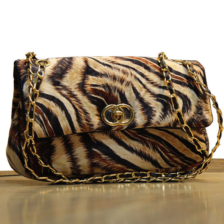 Crossbody%20Bag%20for%20Girls%20%7C%20Small%20Shoulder%20Bag%20for%20Girls%20%7C%20Side%20Bag%20for%20Girls%20with%20Long%20Chain%20-%20Image%207