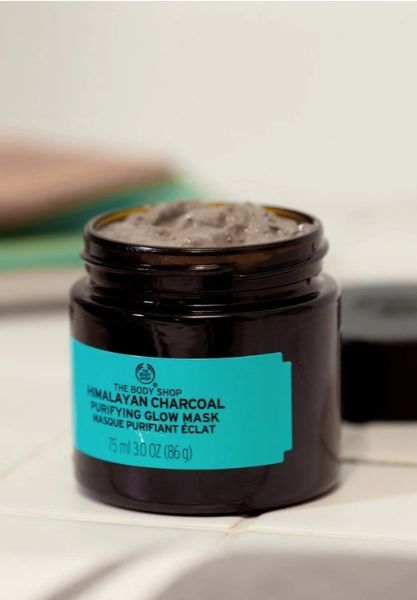 The%20Body%20Shop%20Himalayan%20Charcoal%20Purifying%20Glow%20Mask,%2075ml%20-%20Image%203