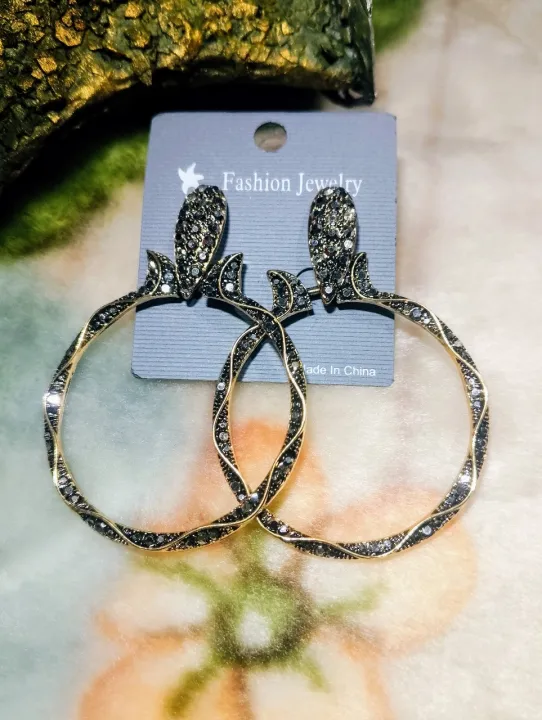 Premium%20Quality%20Elegant%20Antique%20Metallic%20Stylish%20Earrings%20%E2%80%93%20Stylish%20&%20Lightweight%20Fashion%20Jewelry%20-%20Image%205